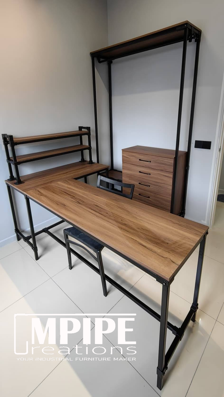 CODE: 2422(CLOTHING RACK) & 1870(TABLE)