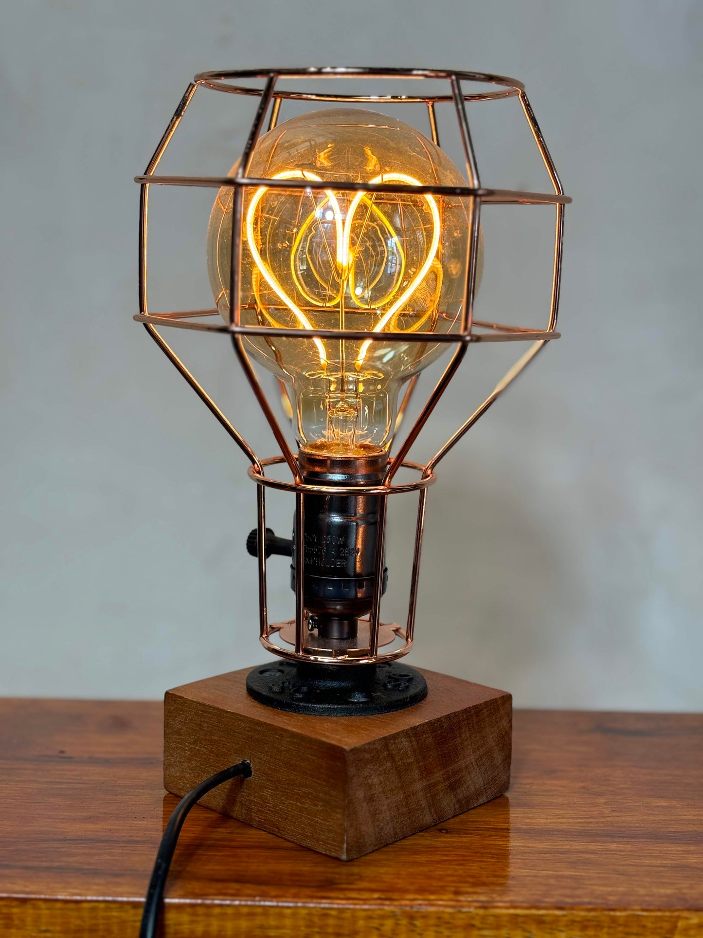 EDISON TABLE LAMP WITH COVER CAGE
