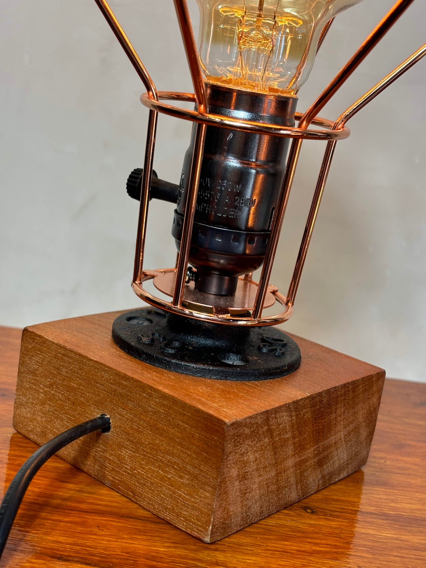 EDISON TABLE LAMP WITH COVER CAGE