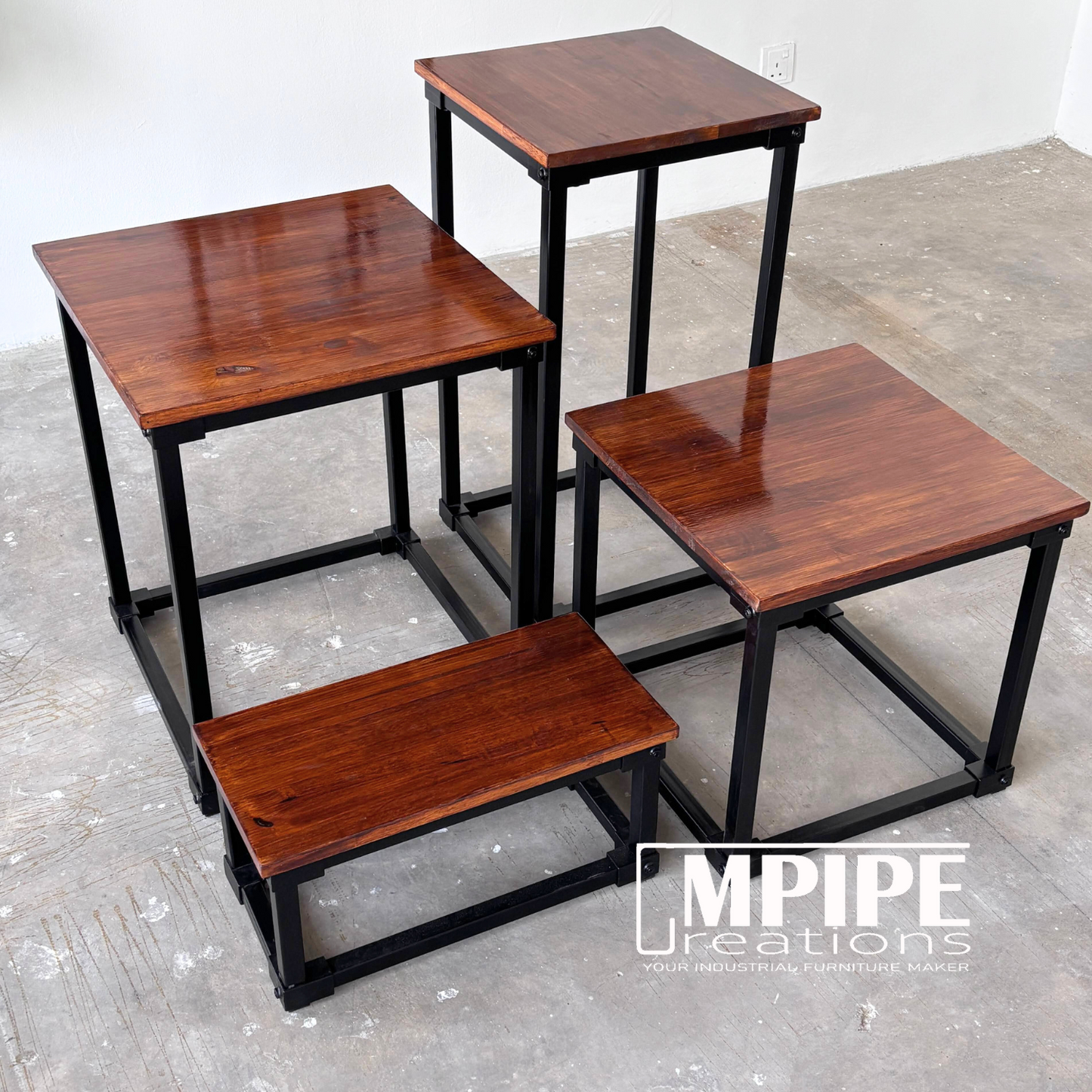 HOLLOW COFFEE TABLE & STOOL