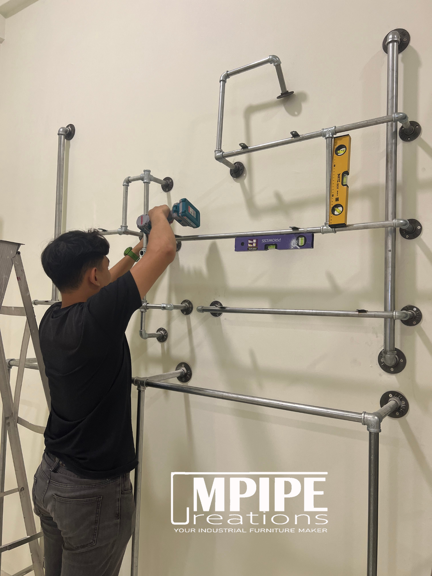 WALL SHELVES - RUBBERWOOD