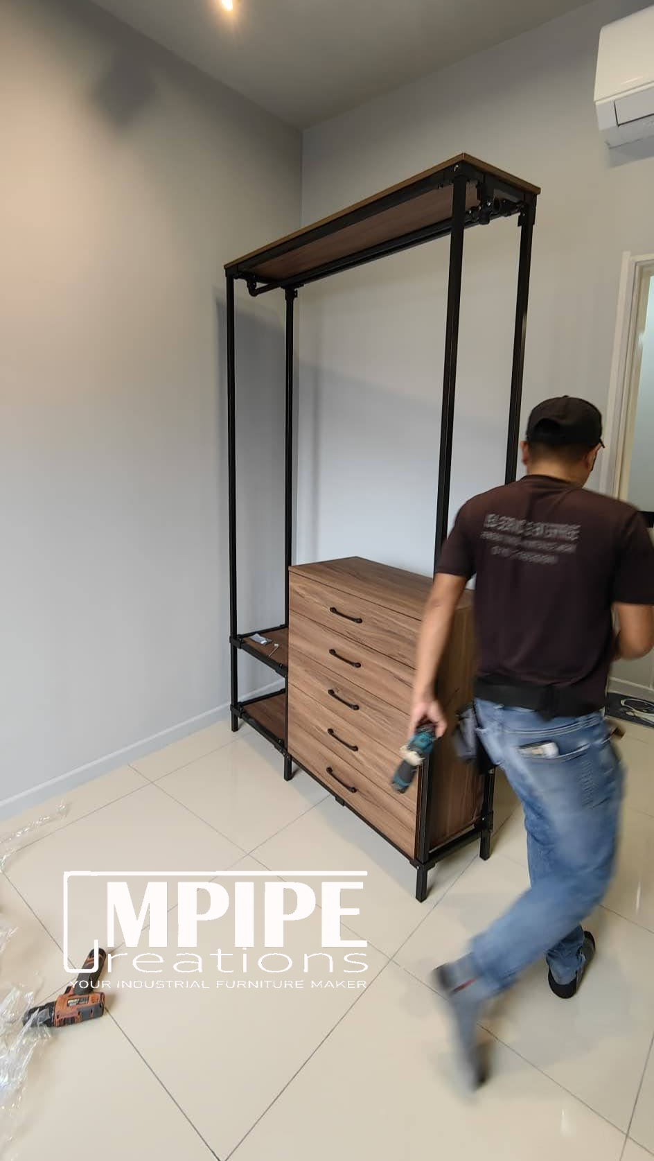 CODE: 2422(CLOTHING RACK) & 1870(TABLE)
